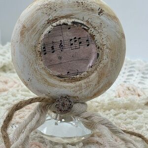 Vintage-Inspired shabby chic home accents